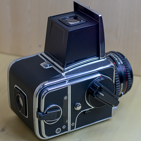 핫셀블러드 Hasselblad 500C/M + Planar f=80mm 1:2.8 T* (스트랩포함)/97%
