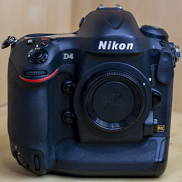 니콘 Nikon D4 Body 정품.컷수35,254.열화도1 /97%