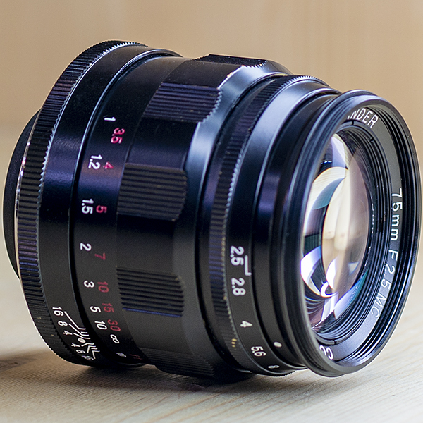 보이그랜더 Voigtlander Color-Heliar 75mm F2.5 MC L-mount 블랙 .후드/95%