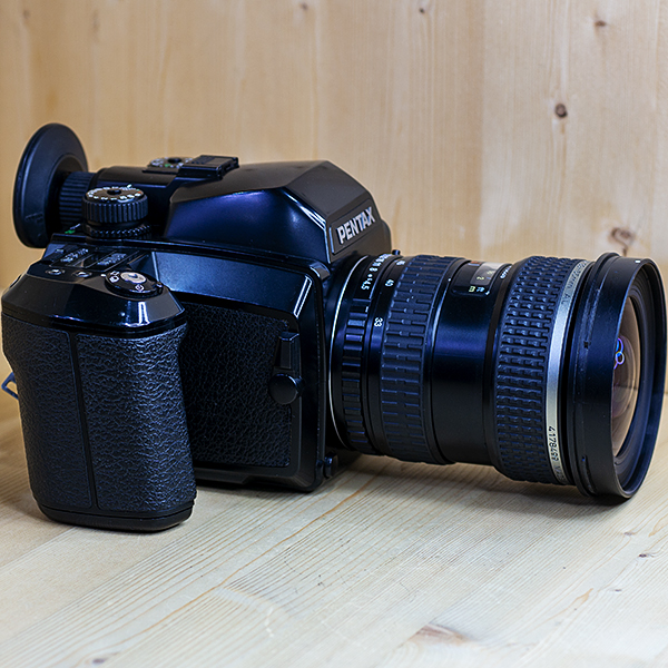펜탁스 Pentax 645N + SMC FA 33-55mm F1:4.5 (220홀더.후드,스트랩포함)/95%