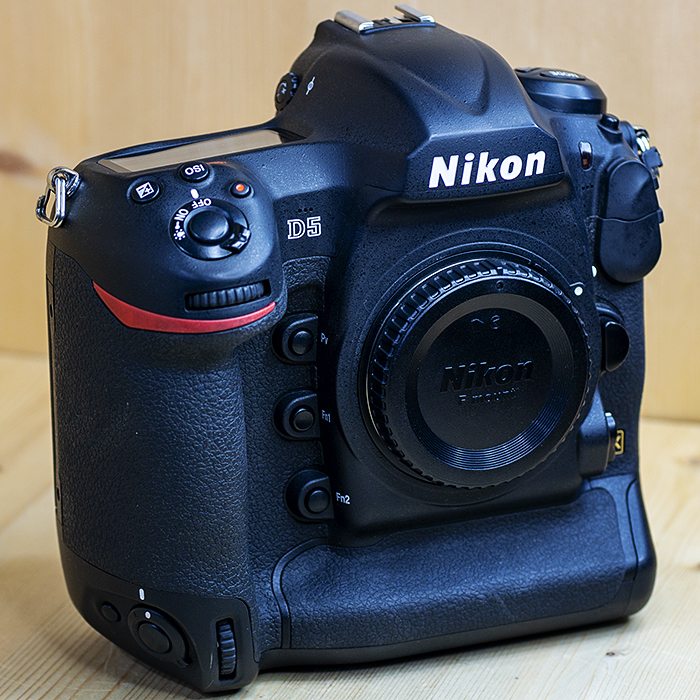 니콘 Nikon D5 Body 정품박스셋트/CF타입(추가밧데리.컷수13,215/98%