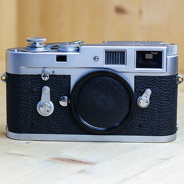 라이카 Leica M2 with smaller window Silver Body No.1130xxx 실버.소프트버튼/95%