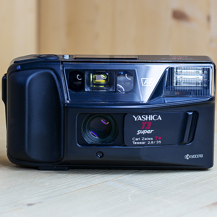 야시카 Yashica T3 SUPER 35mm  Carl Zeiss T* Tessar 35mm F2.8 Film Camera.스트렙/ 95%