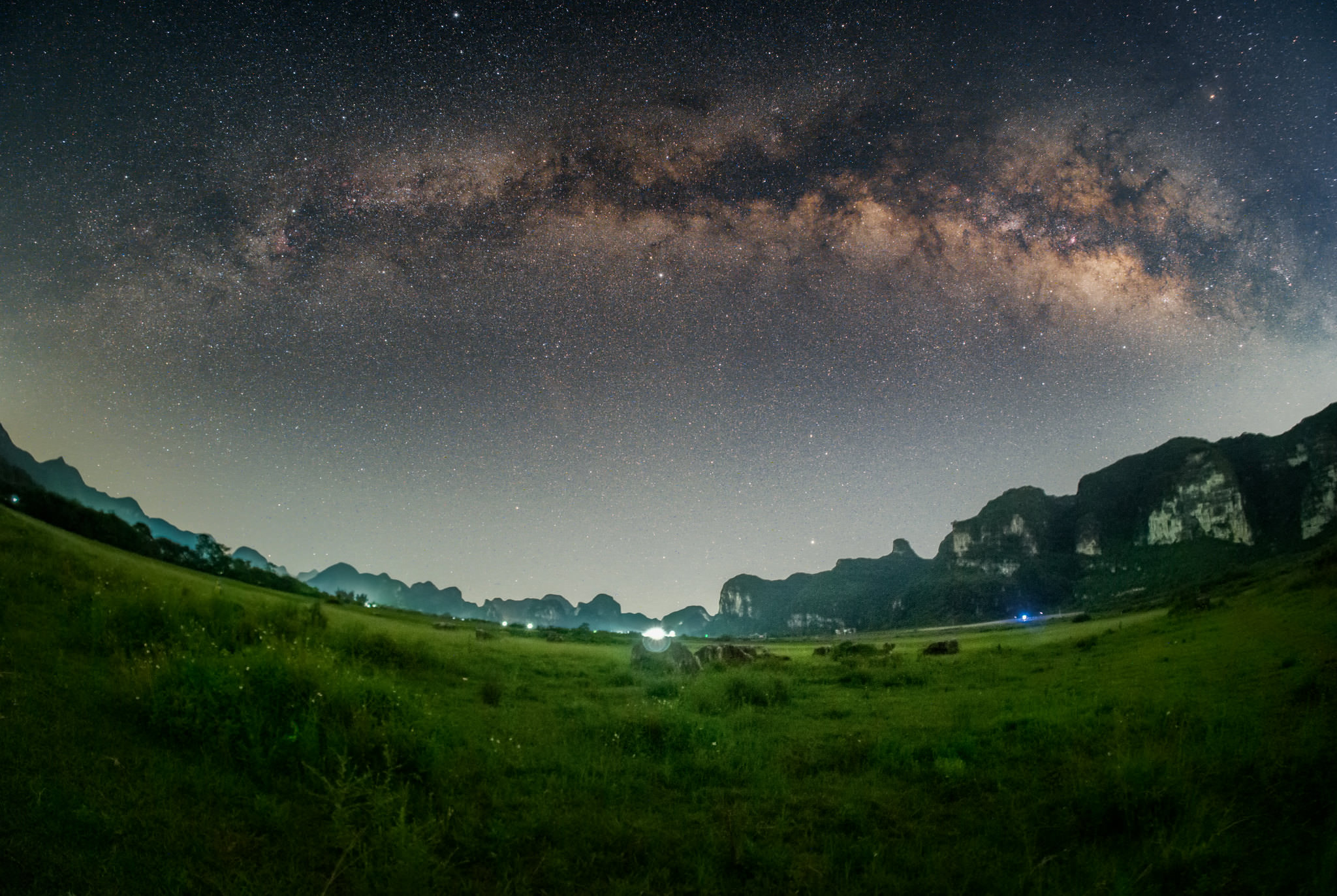 타르티산-7-5mm-f-2-0-aps-c-어안-렌즈-엑시바트-거리-사진-04