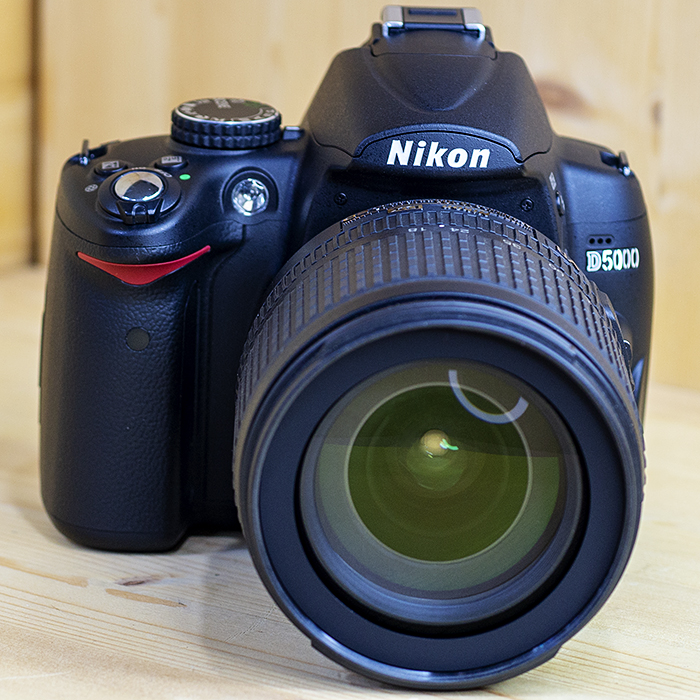 니콘 Nikon D5000 + AFS 18-135mm/3.5-5.6VR Kit 정품.후드 /97%